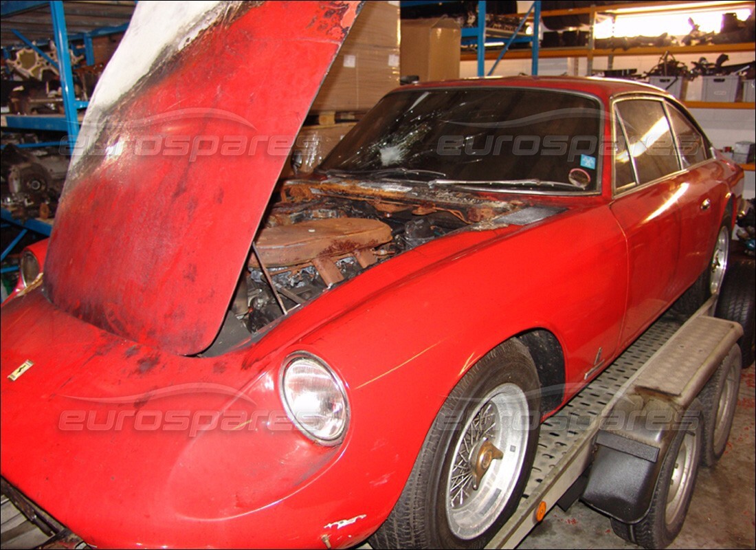 Ferrari 365 GT 2+2 (Mecánico) preparándose para ser desmontado en piezas en Eurospares