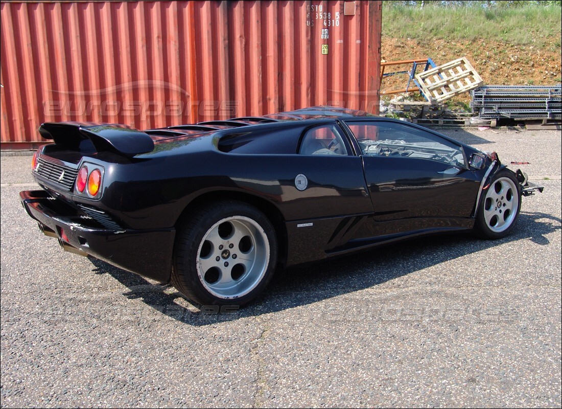 Lamborghini Diablo SE30 (1995) preparándose para ser desmontado en piezas en Eurospares