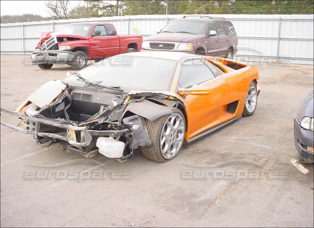 Lamborghini Diablo 6.0 (2001) preparándose para ser desmontado en piezas en Eurospares