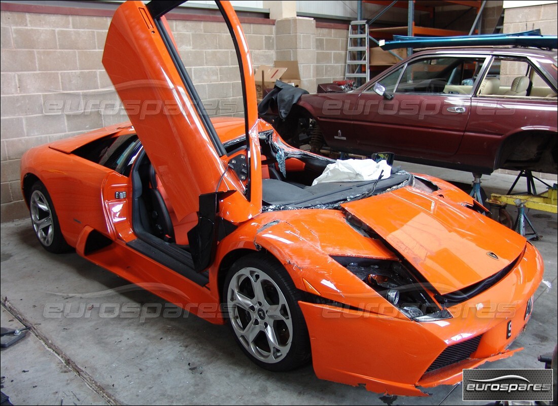 Lamborghini Murcielago Coupe (2003) preparándose para ser desmontado en Eurospares