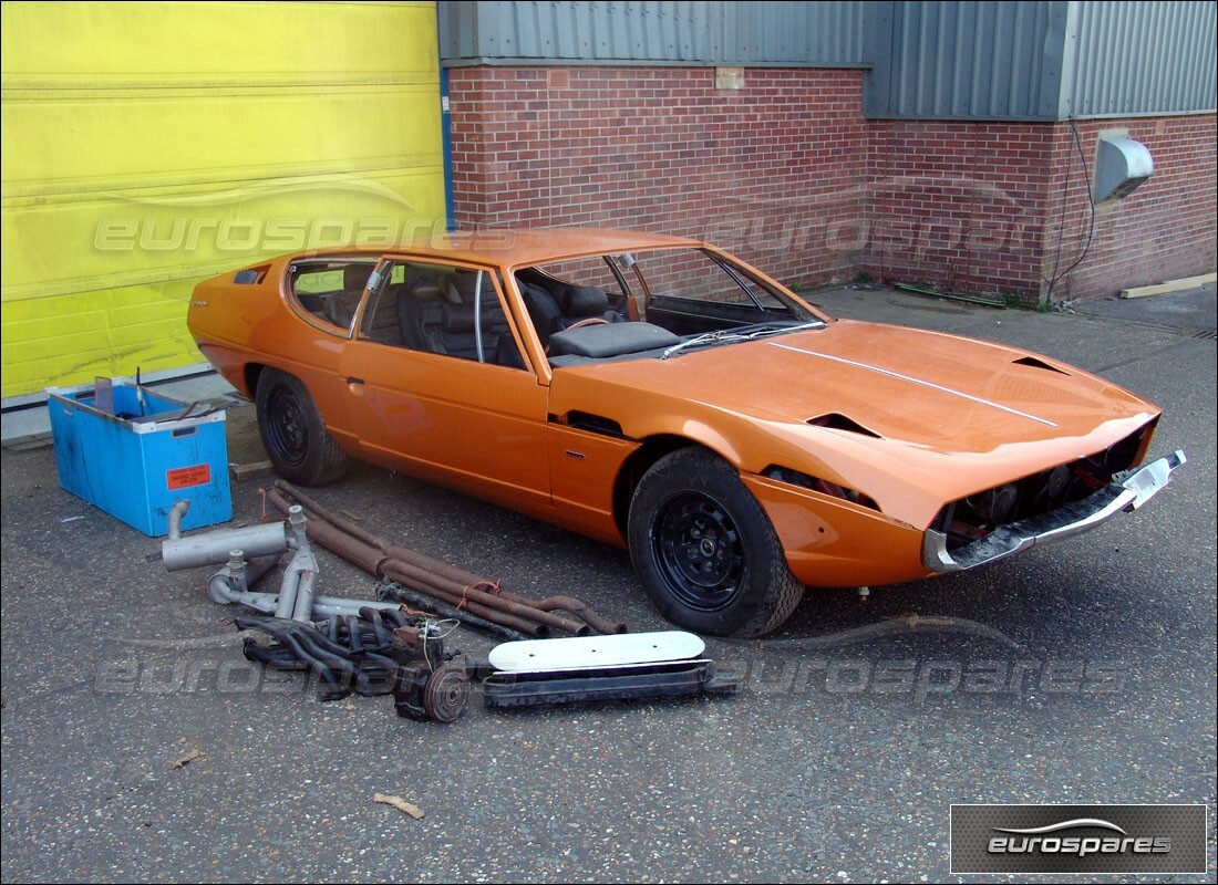 Lamborghini Espada preparándose para ser desmontado en piezas en Eurospares