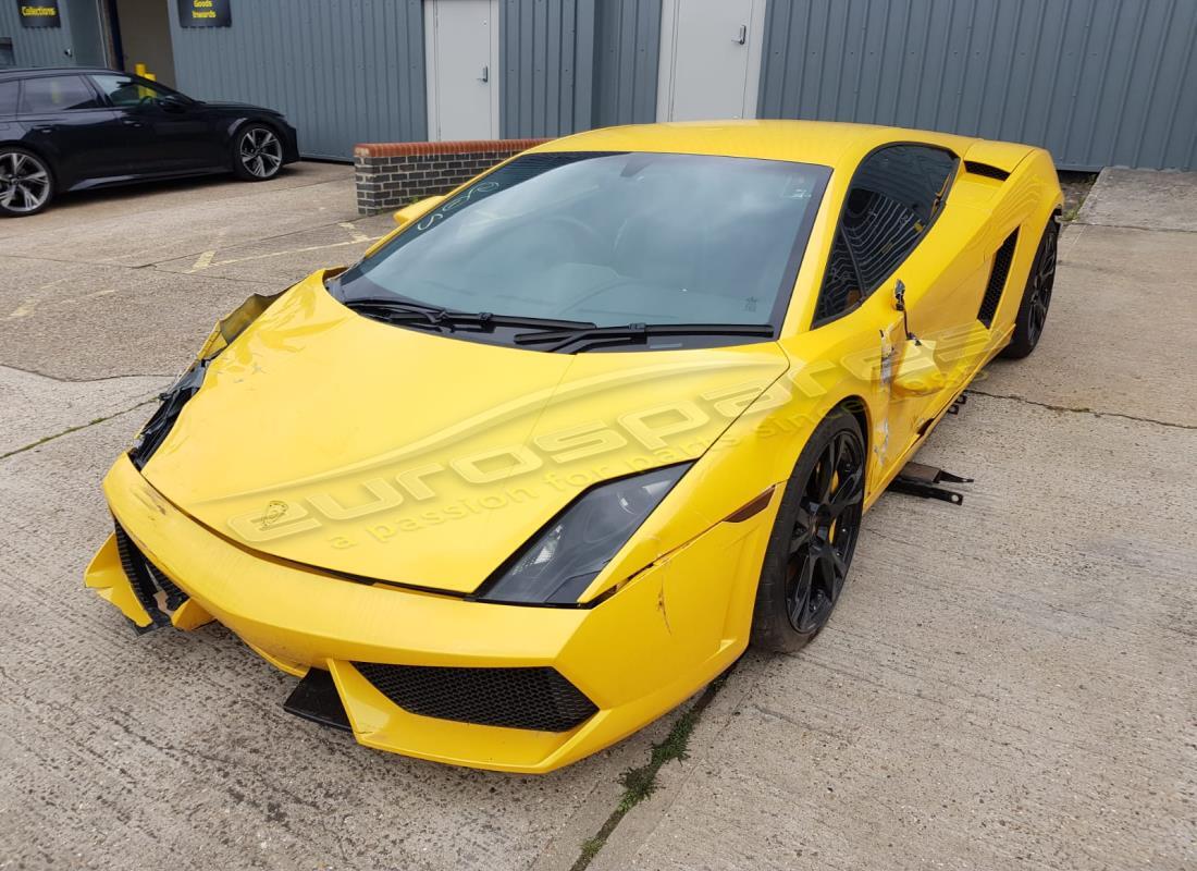 Lamborghini LP550-2 Coupé (2011) preparándose para ser desmontado en Eurospares