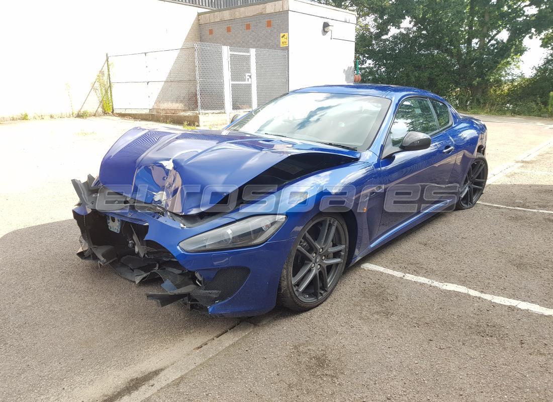 Maserati Granturismo MC Stradale (2011) preparándose para ser desmontado en Eurospares