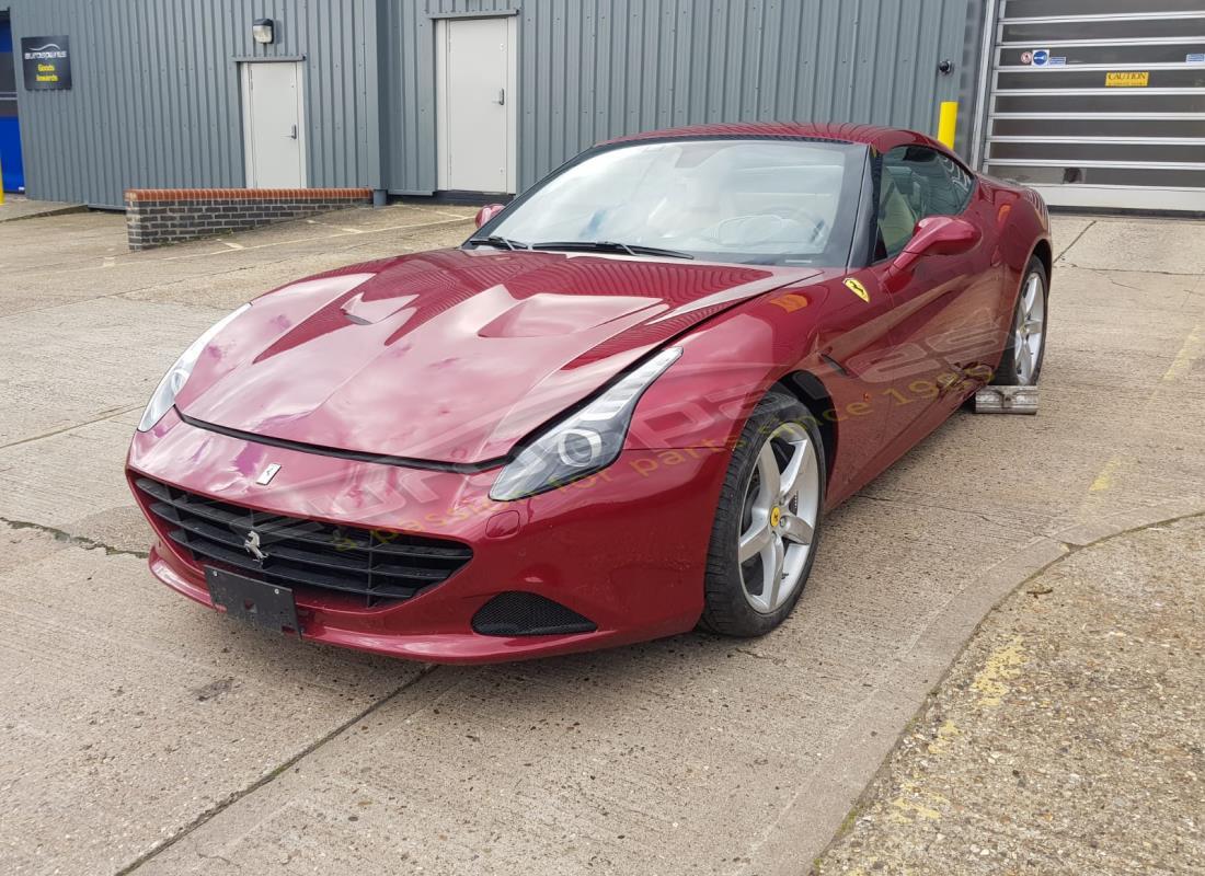 Ferrari California T (Europa) preparándose para ser desmantelada en Eurospares