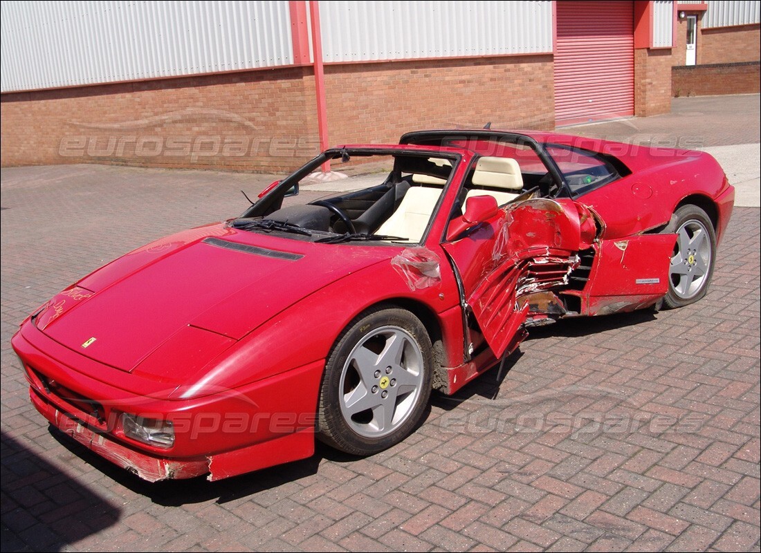 Ferrari 348 (1993) TB / TS preparándose para ser desmontado en piezas en Eurospares