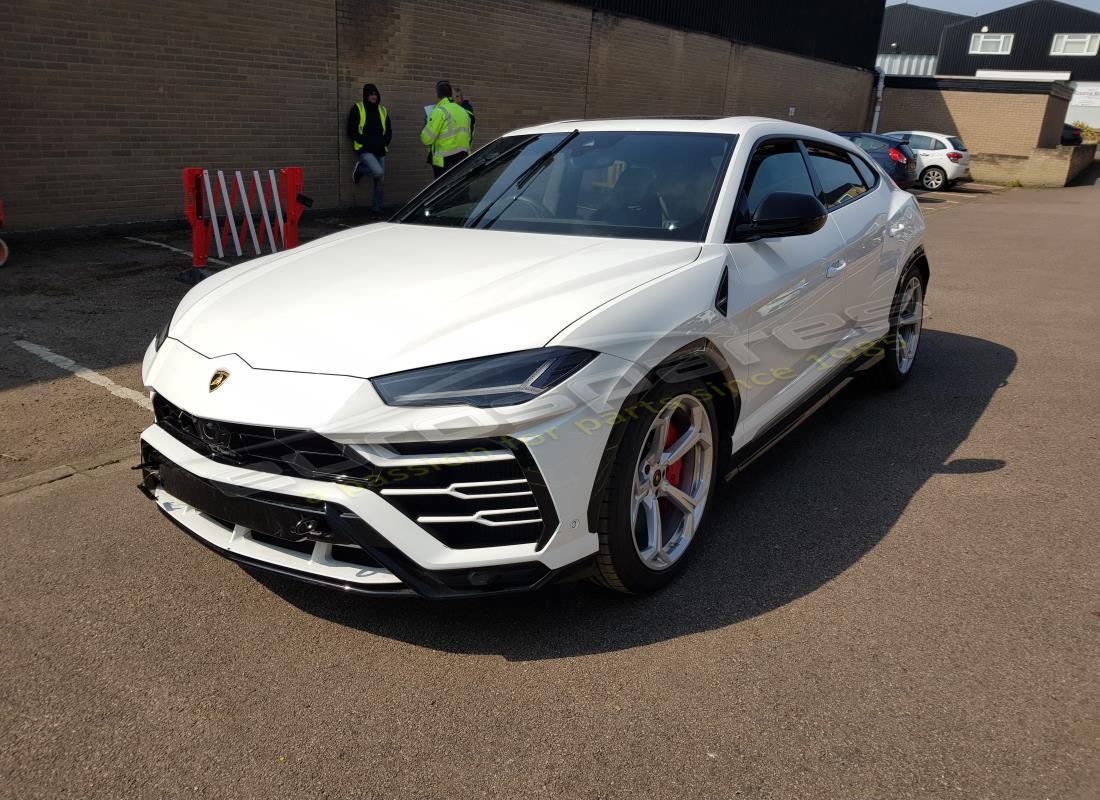 Lamborghini Urus (2019) preparándose para ser desmantelado en Eurospares