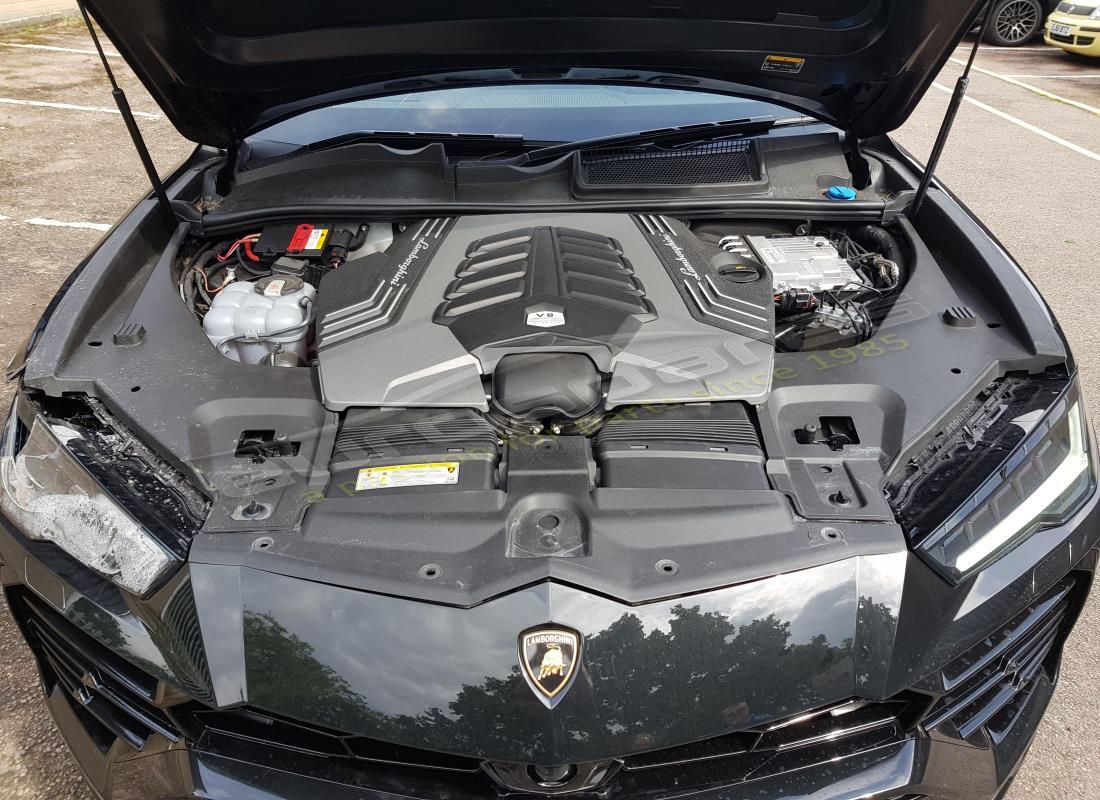 Lamborghini Urus (2019) con 7805 Miles, preparándose para romper #18