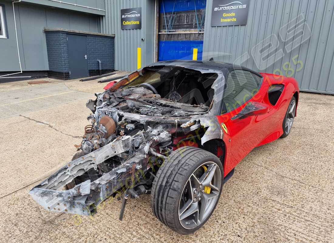 Ferrari F8 Tributo preparándose para ser desmontado en piezas en Eurospares