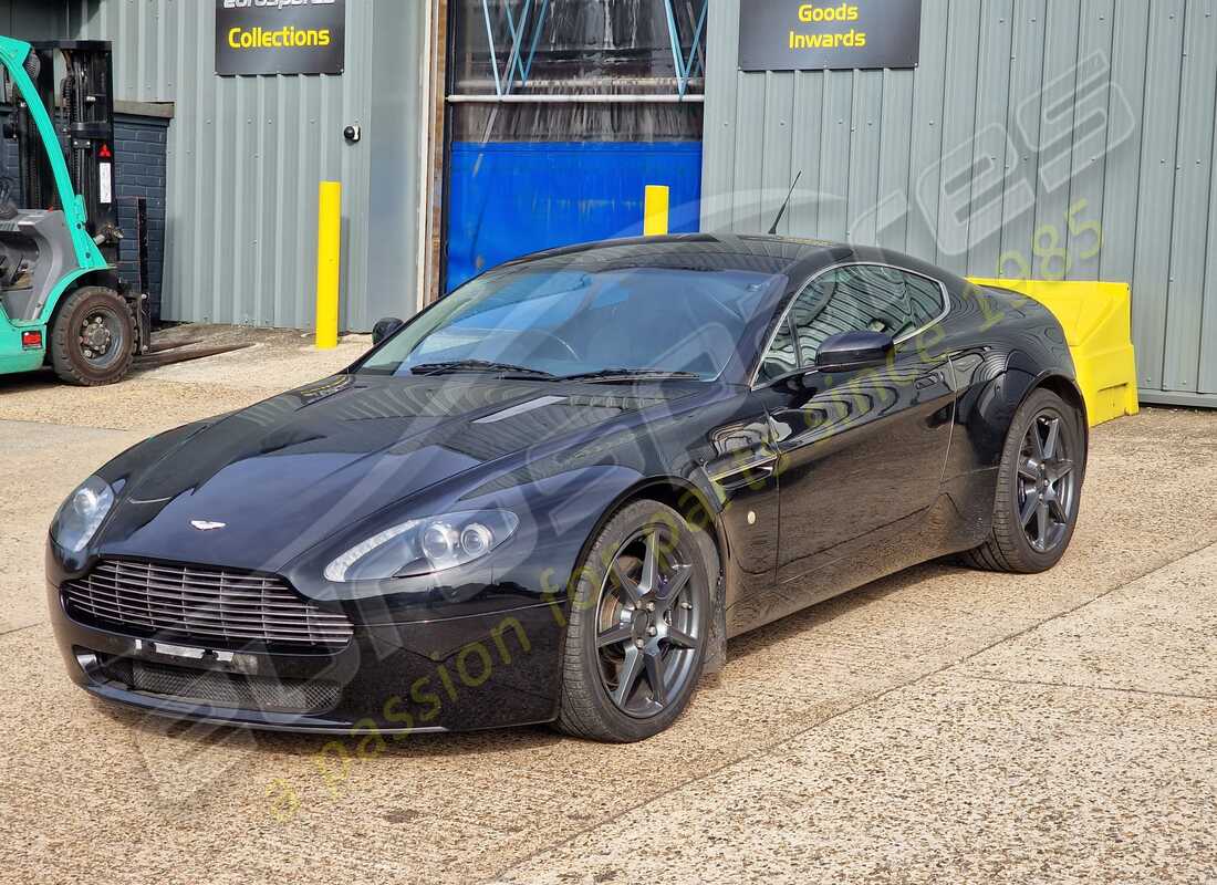 Aston Martin V8 Vantage (2006) preparándose para ser desmontado en piezas en Eurospares