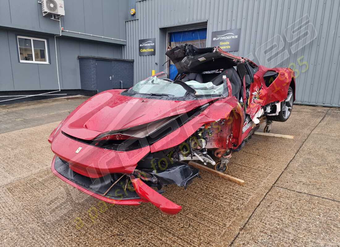 Ferrari F8 Tributo preparándose para ser desmontado en piezas en Eurospares