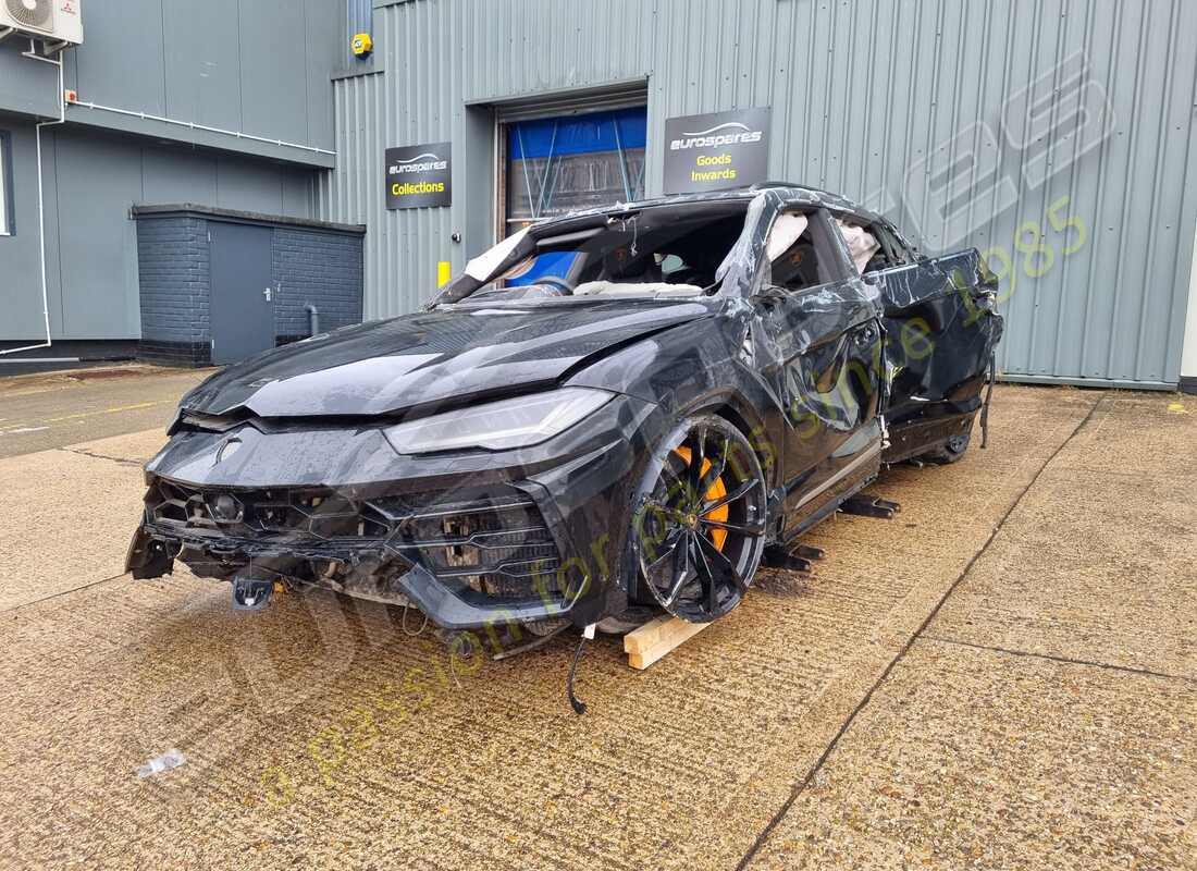 Lamborghini Urus (2020) preparándose para ser desmantelado en Eurospares