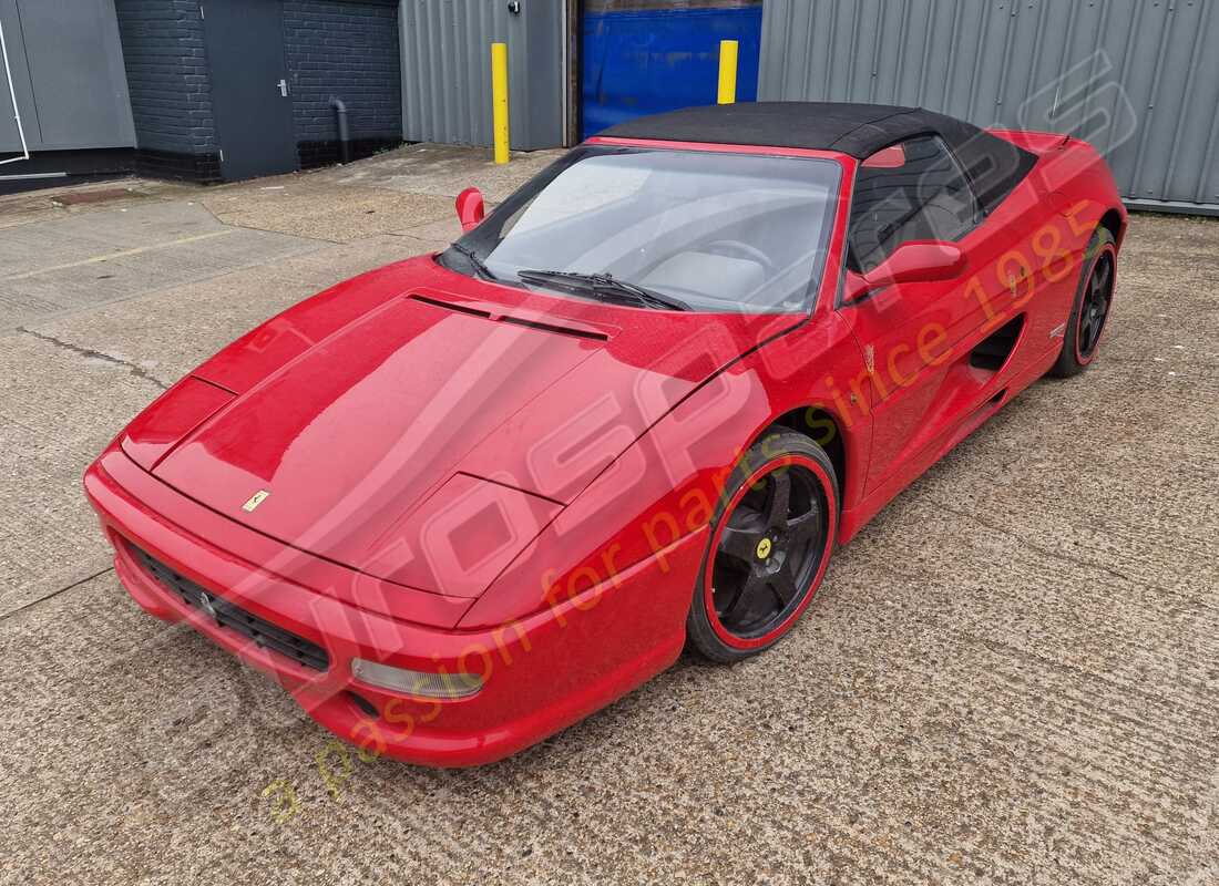 Ferrari 355 (2.7 Motronic) preparándose para ser desmontado en Eurospares