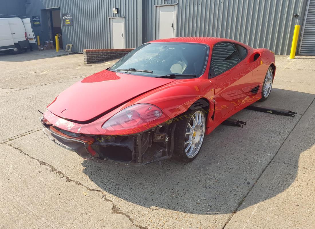 Ferrari 360 Modena preparándose para ser desmontado en piezas en Eurospares