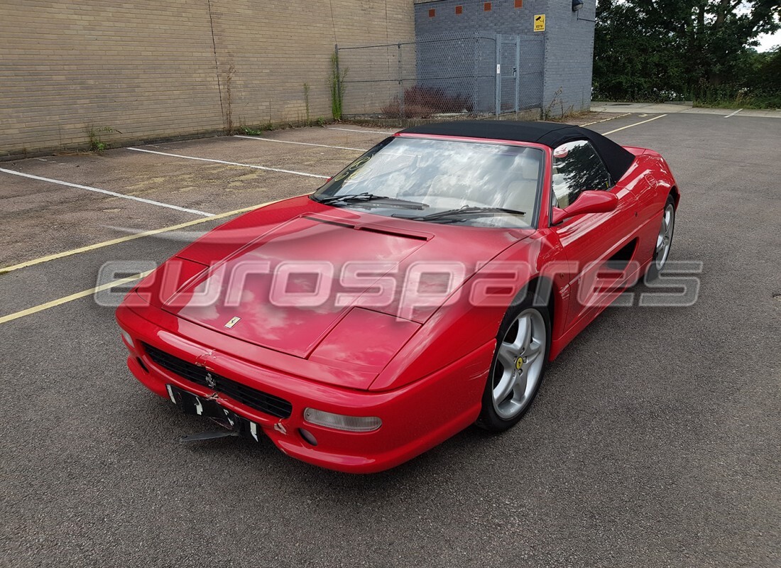 Ferrari 355 (2.7 Motronic) preparándose para ser desmontado en Eurospares