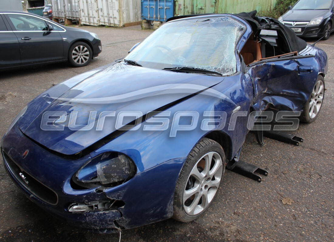 Maserati 4200 Spyder (2002) preparándose para ser desmontado en Eurospares