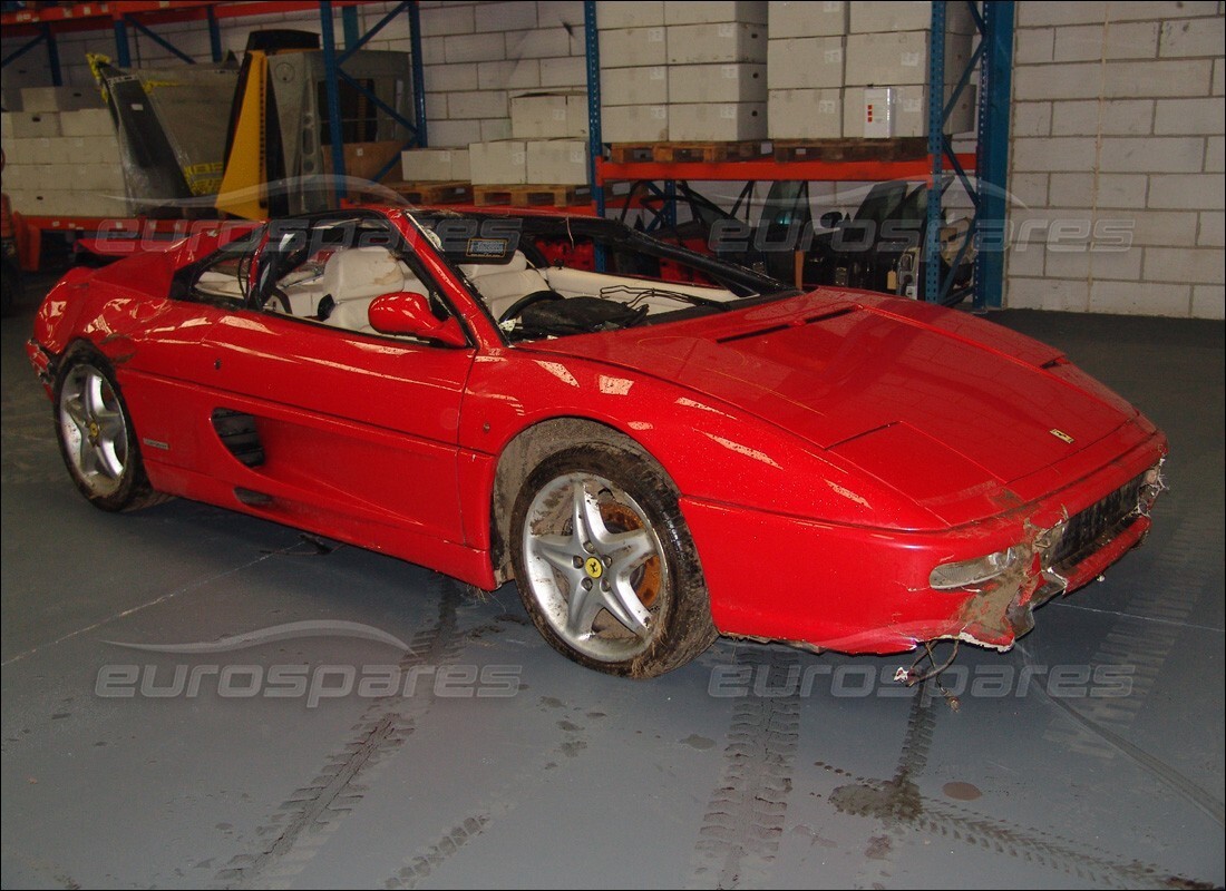 Ferrari 355 (5.2 Motronic) preparándose para ser desmontado en Eurospares