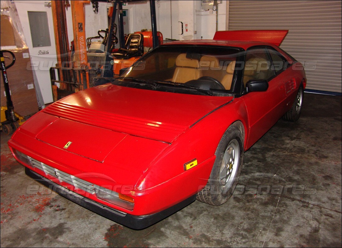 Ferrari Mondial 3.4 t Coupe/Cabrio preparándose para ser desmontado en piezas en Eurospares