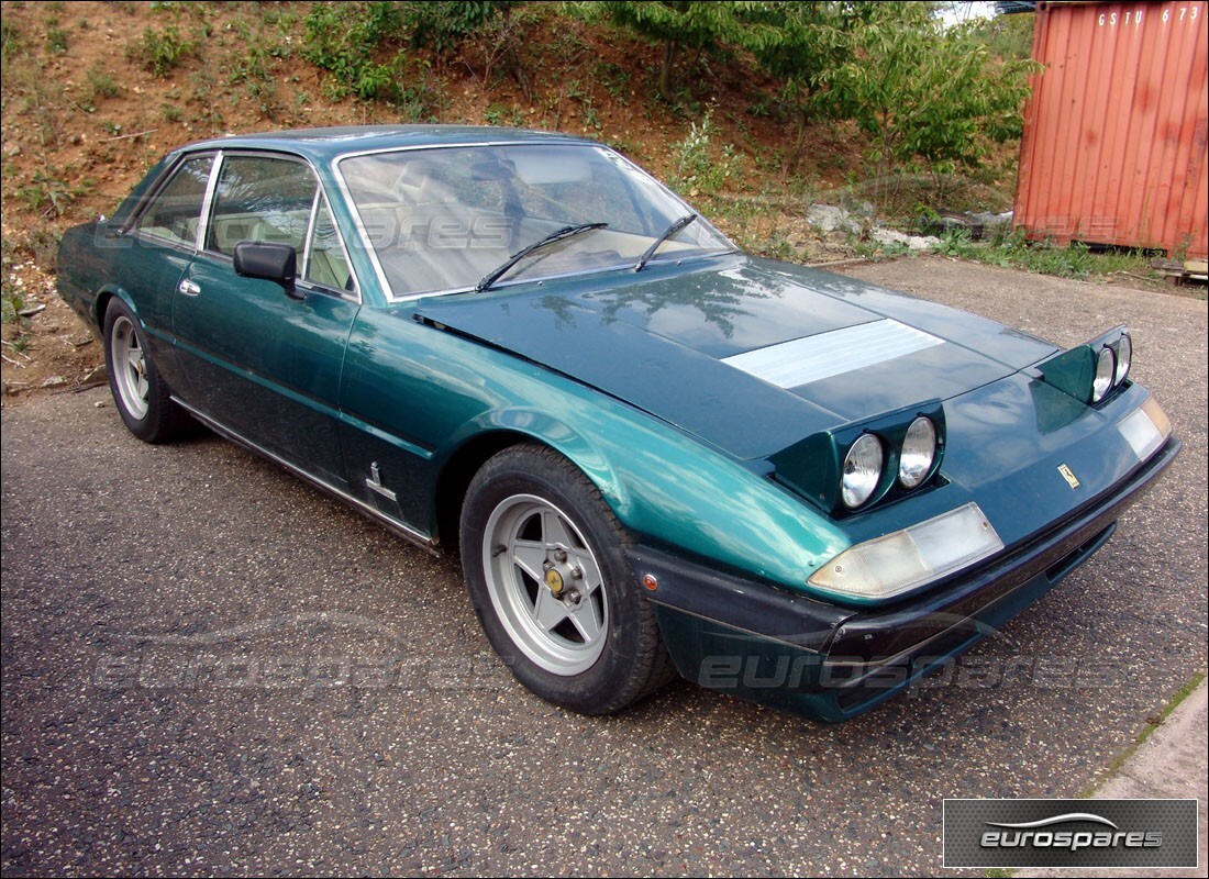 Ferrari 400i (1983 Mecánico) preparándose para ser desmontado en piezas en Eurospares