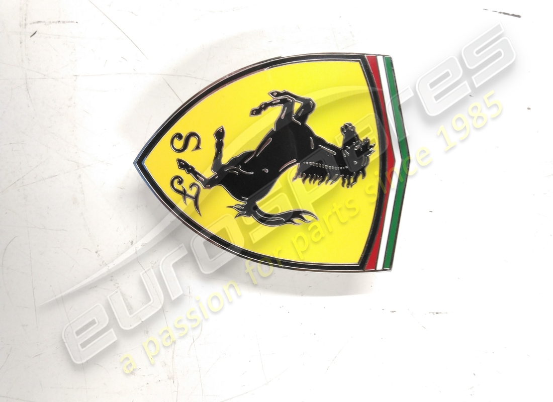 NUEVA INSIGNIA Ferrari IZQUIERDA. NÚMERO DE PARTE 62464300 (3)