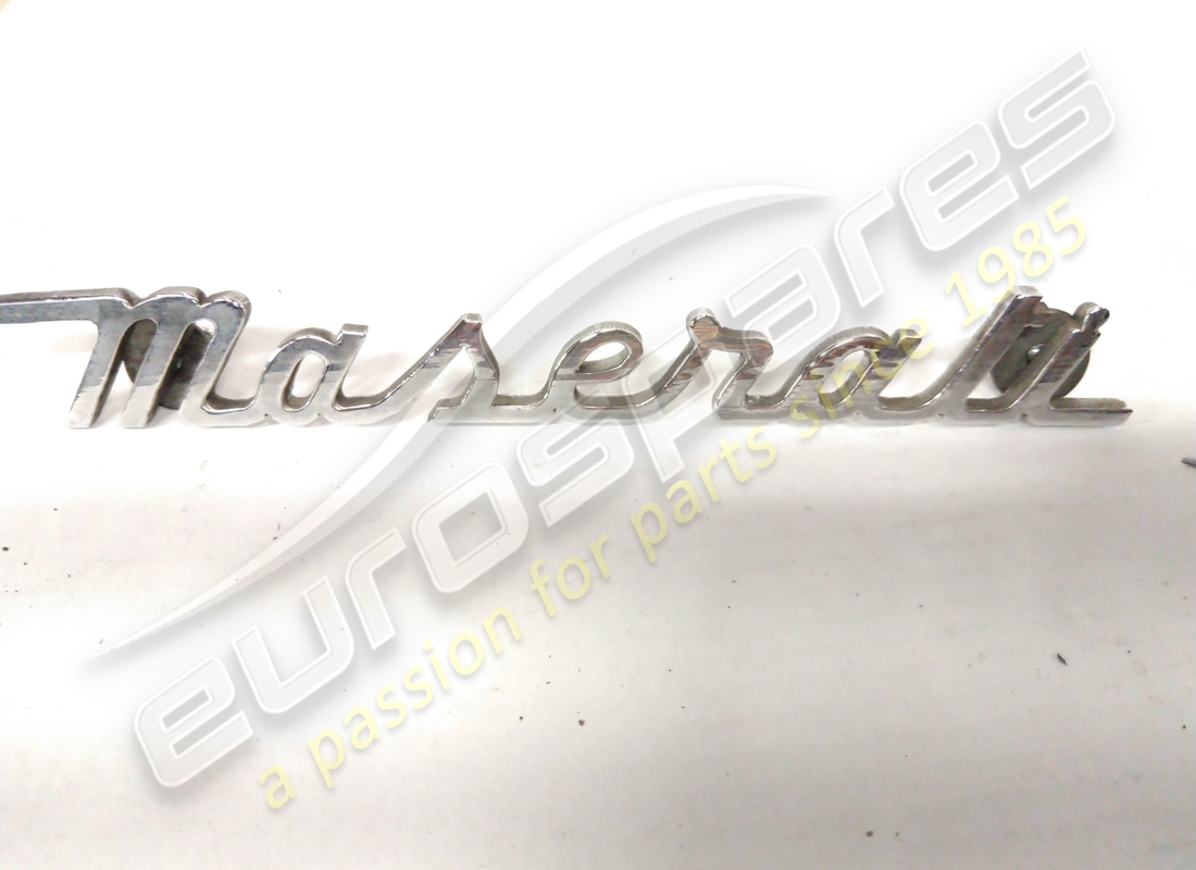 SCRIPT CROMADO Maserati Maserati USADO. NÚMERO DE PIEZA 107BV57591 (1)