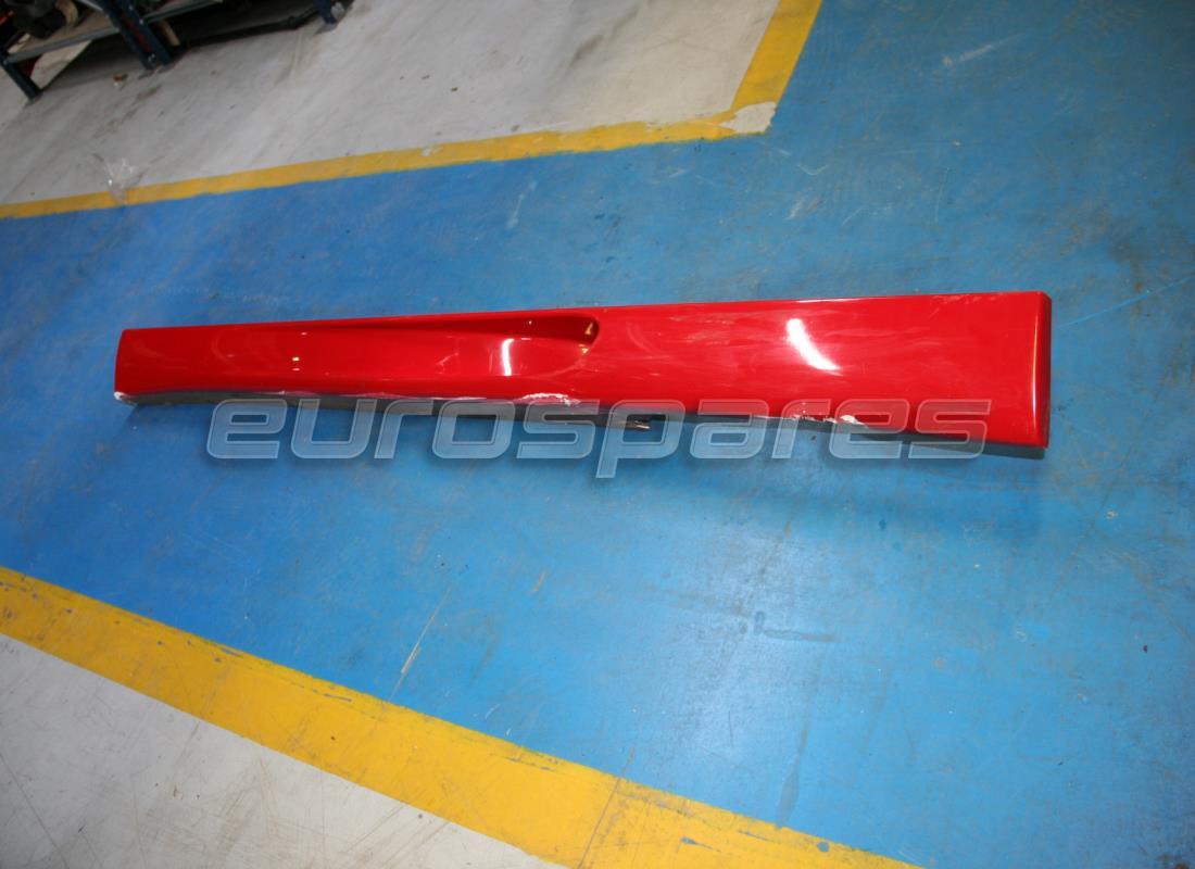 COBERTURA Ferrari USADA PARA LATERAL IZQUIERDO. NÚMERO DE PARTE 64101210 (1)