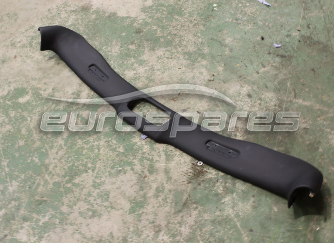 EMBELLECEDOR SUPERIOR DE PARABRISAS Ferrari USADO. NÚMERO DE PIEZA 685037.. (1)