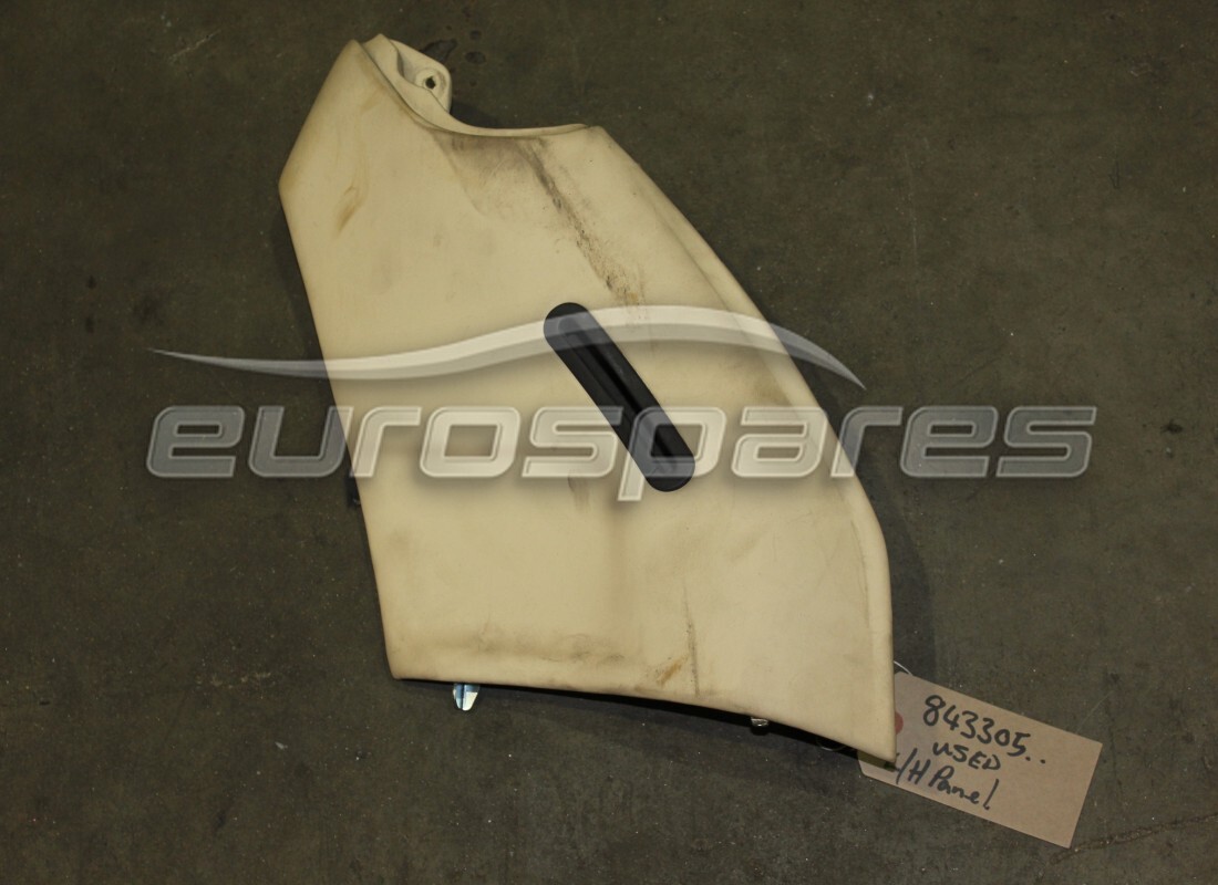 EMBELLECEDOR LATERAL SUPERIOR IZQUIERDO Ferrari USADO. NÚMERO DE PIEZA 843305.. (1)