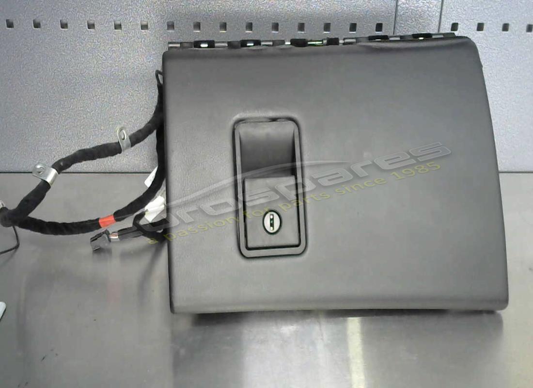 CONJUNTO DE GUANTERA Maserati USADO. NÚMERO DE PIEZA 802905.. (1)
