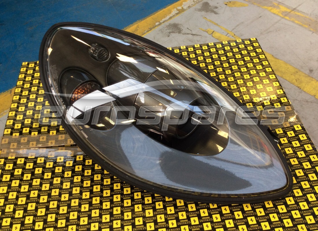 NUEVO Ferrari FARO DERECHO GRIGIO SILVERSTONE RHD. NÚMERO DE PARTE 72149596 (1)