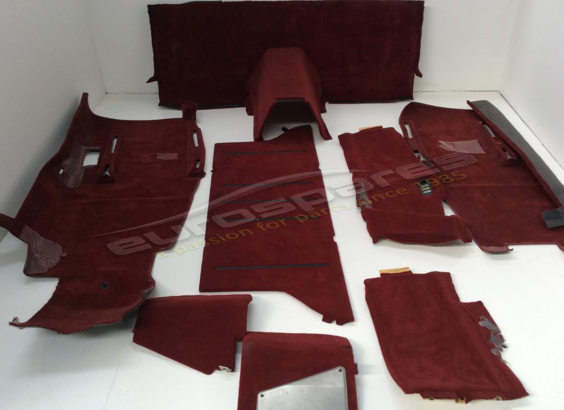 ALFOMBRA Ferrari SERIE COMPLETA USADA PARA HABITÁCULO DE PASAJEROS. NÚMERO DE PIEZA 672580.. (1)