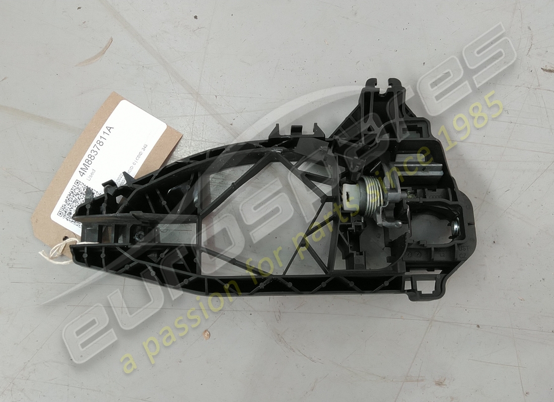 SOPORTE DE MONTAJE Lamborghini USADO. NÚMERO DE PARTE 4M8837811A (1)