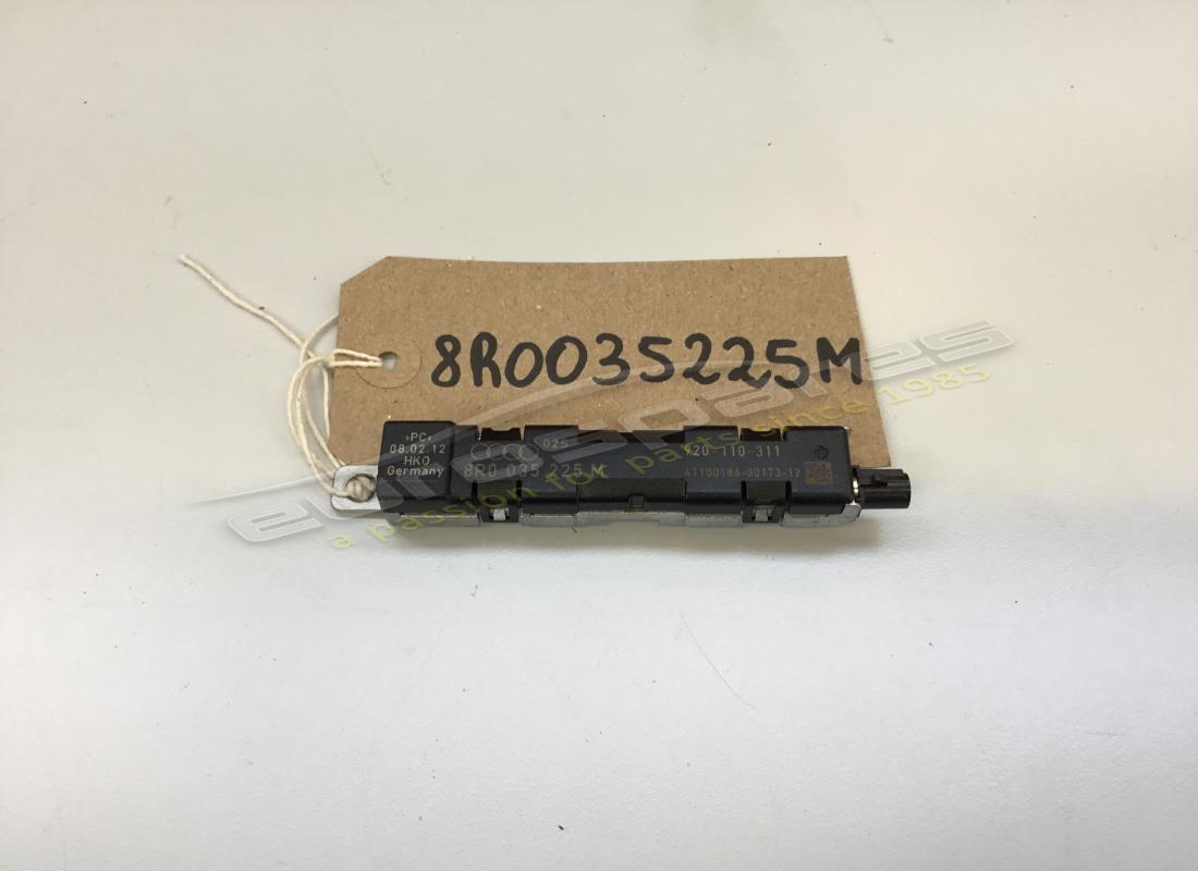 AMPLIFICADOR DE ANTENA Lamborghini USADO. NÚMERO DE PARTE 8R0035225M (1)