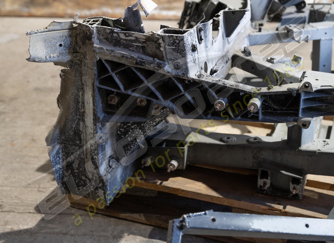 USADO LAMBORGHINI MARCO DELANTERO. NÚMERO DE PIEZA 400805011F (4) usado lamborghini marco delantero. número de pieza 400805011f (4)