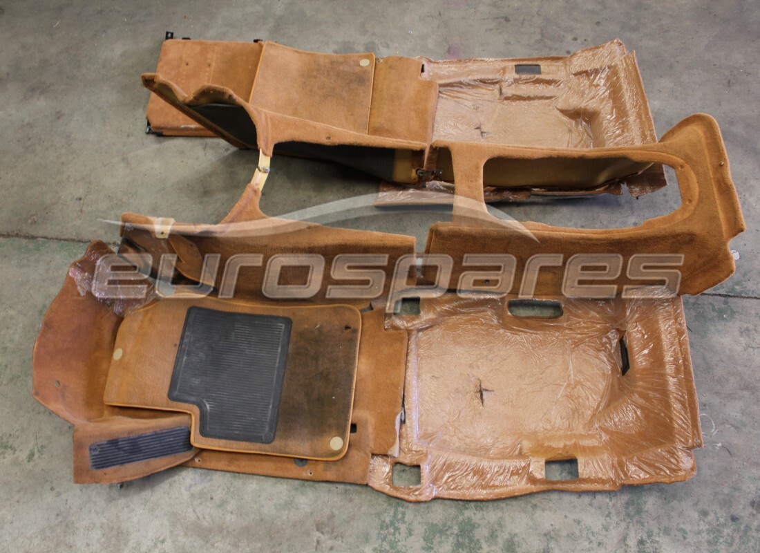 JUEGO COMPLETO DE ALFOMBRILLAS DE HABITÁCULO Ferrari USADAS. NÚMERO DE PIEZA 697802.. (1)