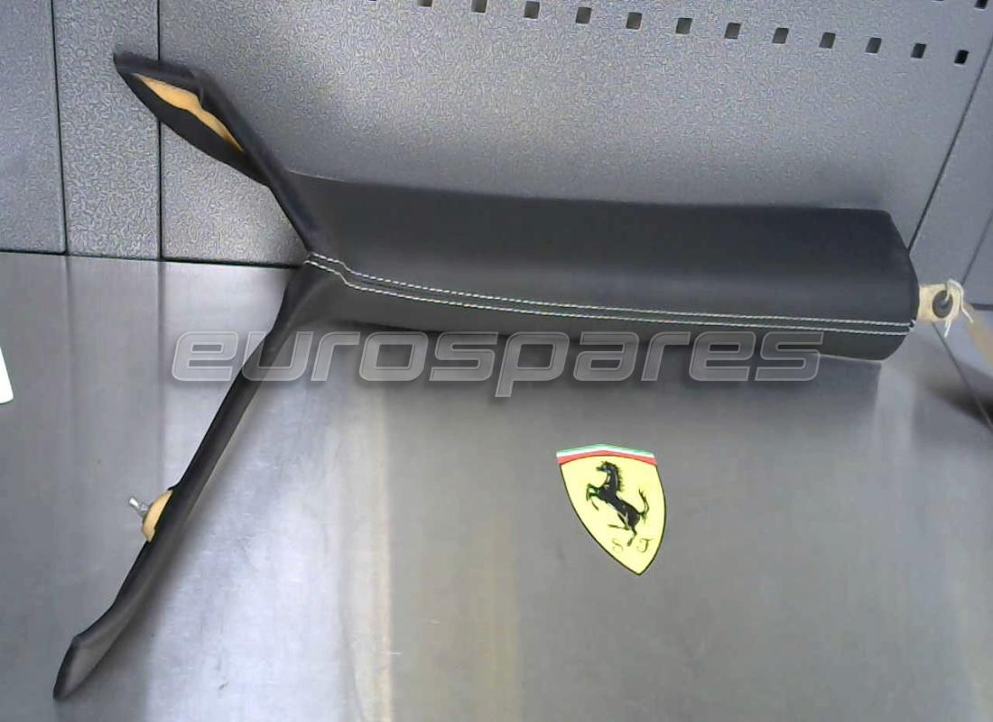 embellecedor del pilar del parabrisas derecho ferrari usado. número de pieza 807047.. (1)