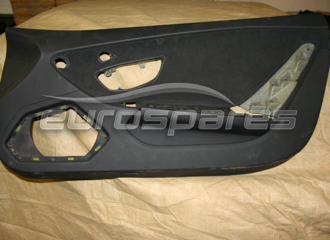 PANEL DE ADORNO DE PUERTA Lamborghini USADO. NÚMERO DE PIEZA 4T1867108M (1)