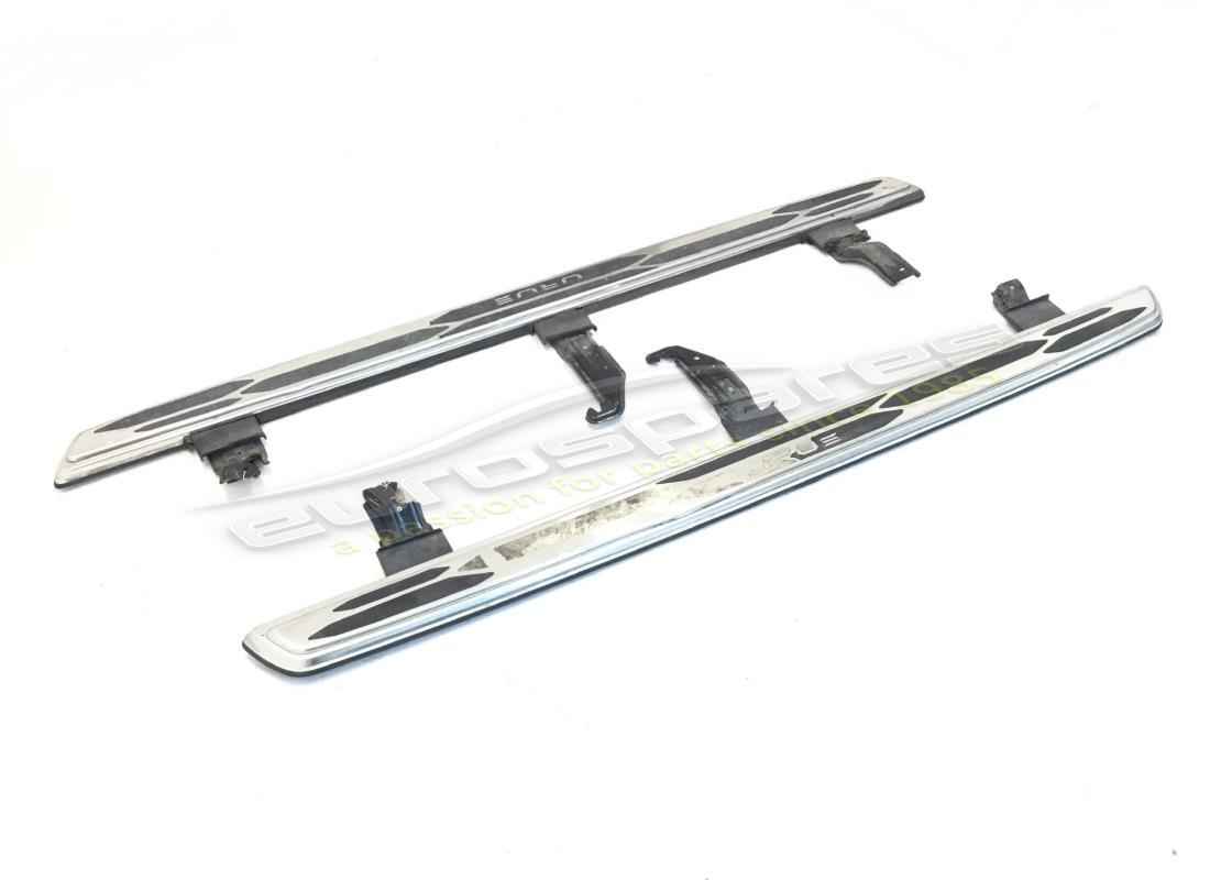KIT DE ESTRIBO LATERAL DEPORTIVO Lamborghini USADO - ACERO. NÚMERO DE PARTE 4ML071066B (1)