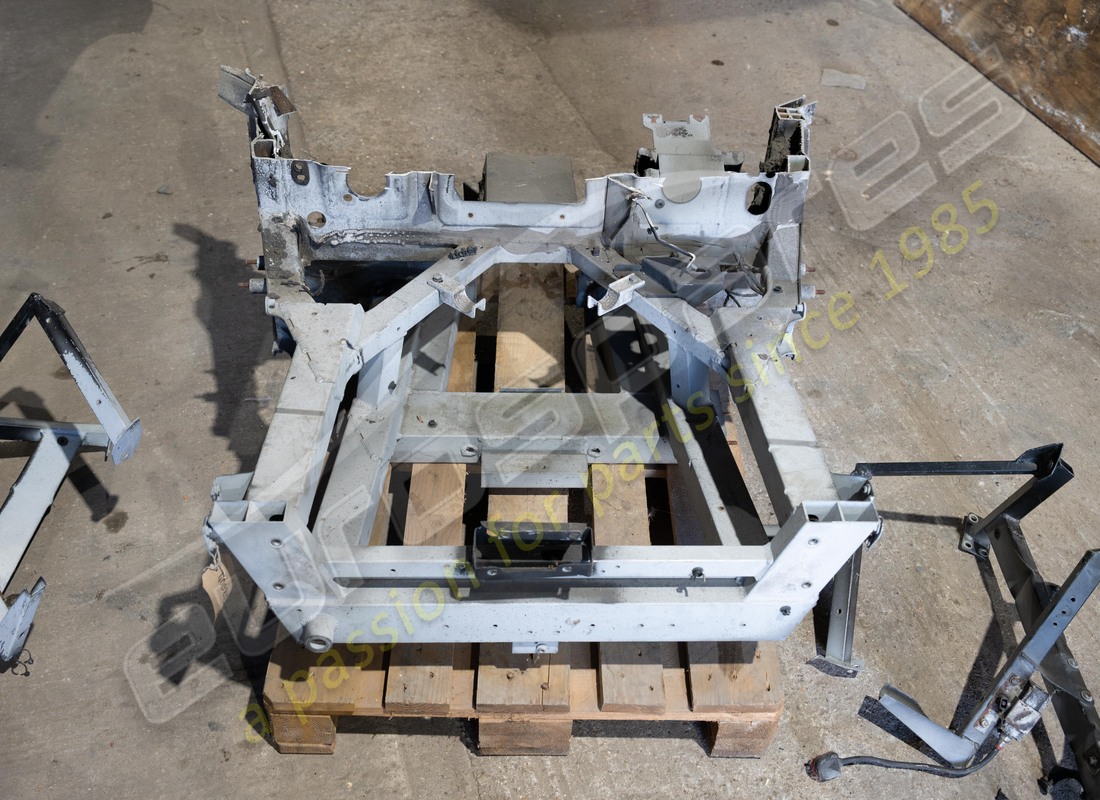 USADO LAMBORGHINI MARCO DELANTERO. NÚMERO DE PIEZA 400805011F (2) usado lamborghini marco delantero. número de pieza 400805011f (2)