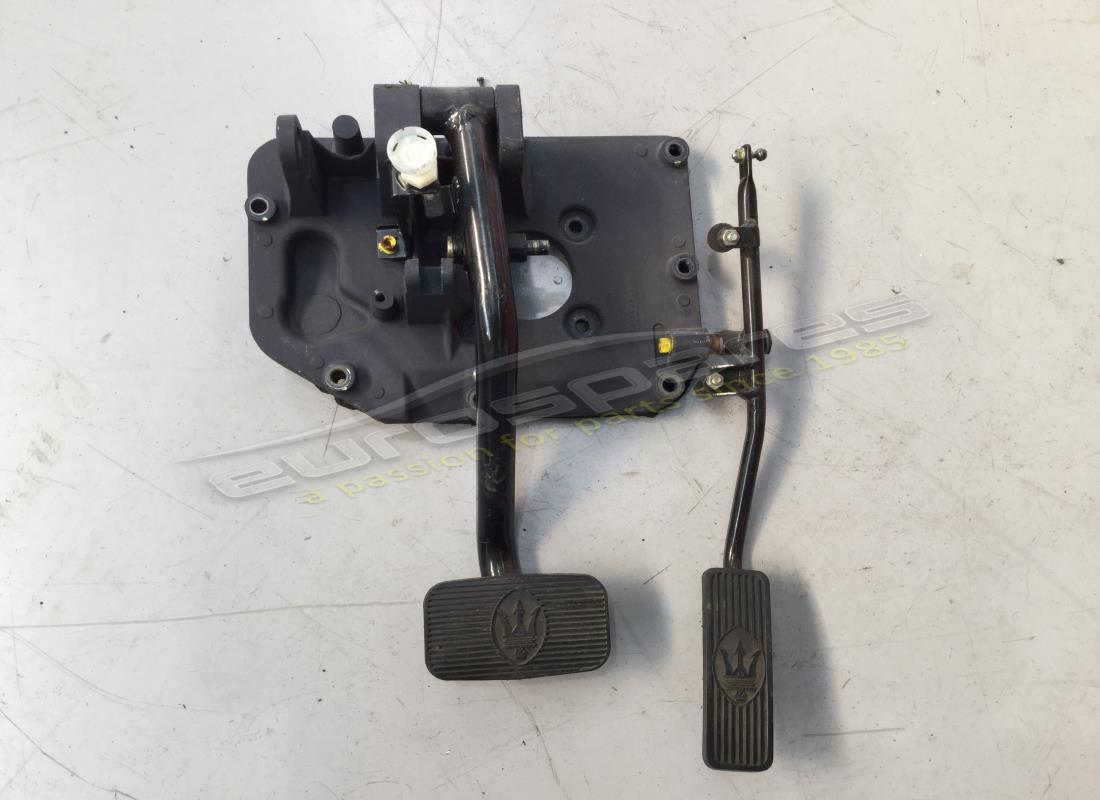 pedal de freno maserati usado. número de parte 378420104 (1)