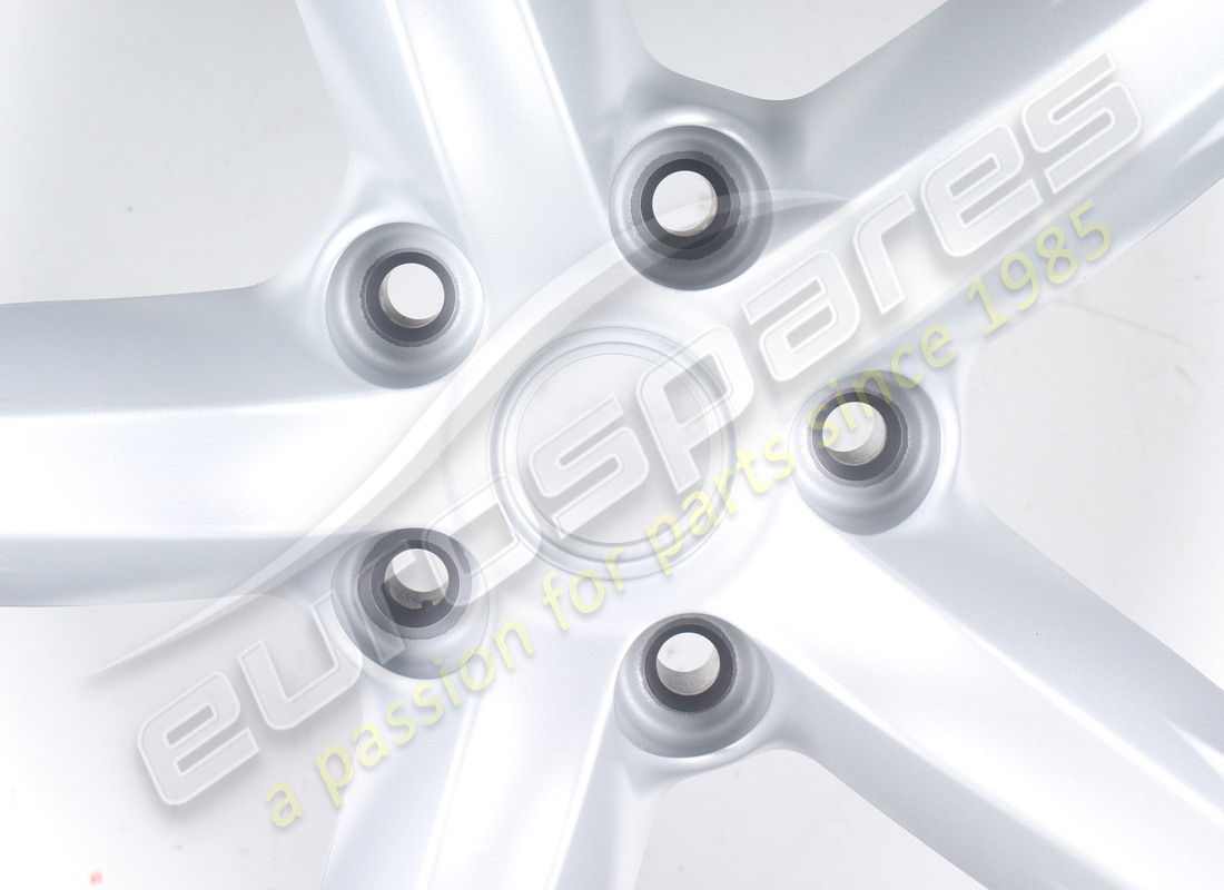 NUEVA RUEDA TRASERA FERRARI. NÚMERO DE PARTE 328467 (2) nueva rueda trasera ferrari. número de parte 328467 (2)