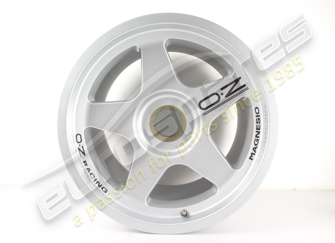 nueva rueda trasera ferrari - oz racing (13jx17''). número de pieza a2128 (1)