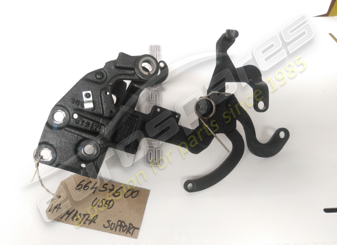 USADO Ferrari SOPORTE MAESTRO IZQUIERDO. NÚMERO DE PIEZA 66457600 (1)