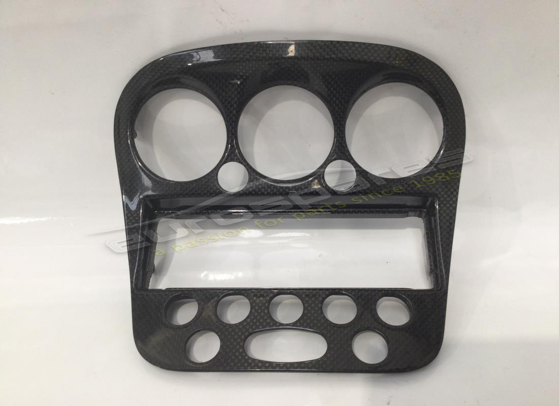 ESTANTE CENTRAL DE CARBONO Maserati USADO. NÚMERO DE PIEZA 382300252 (1)