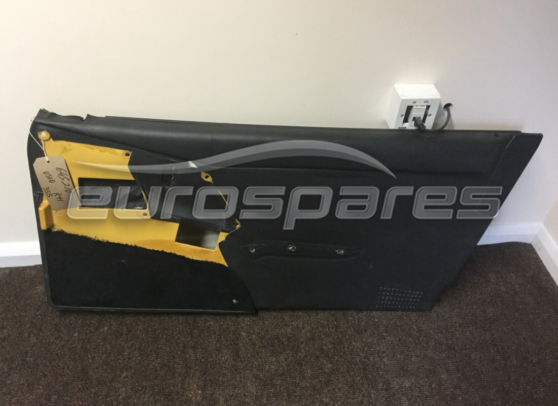 PANEL DE PUERTA DERECHO COMPLETO Ferrari USADO. NÚMERO DE PIEZA 645210.. (1)