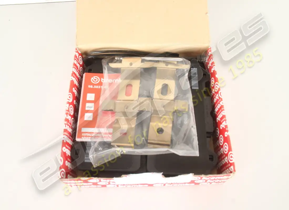 nuevo ferrari juego de pastillas delanteras con muelle. número de parte 70001573 (1)