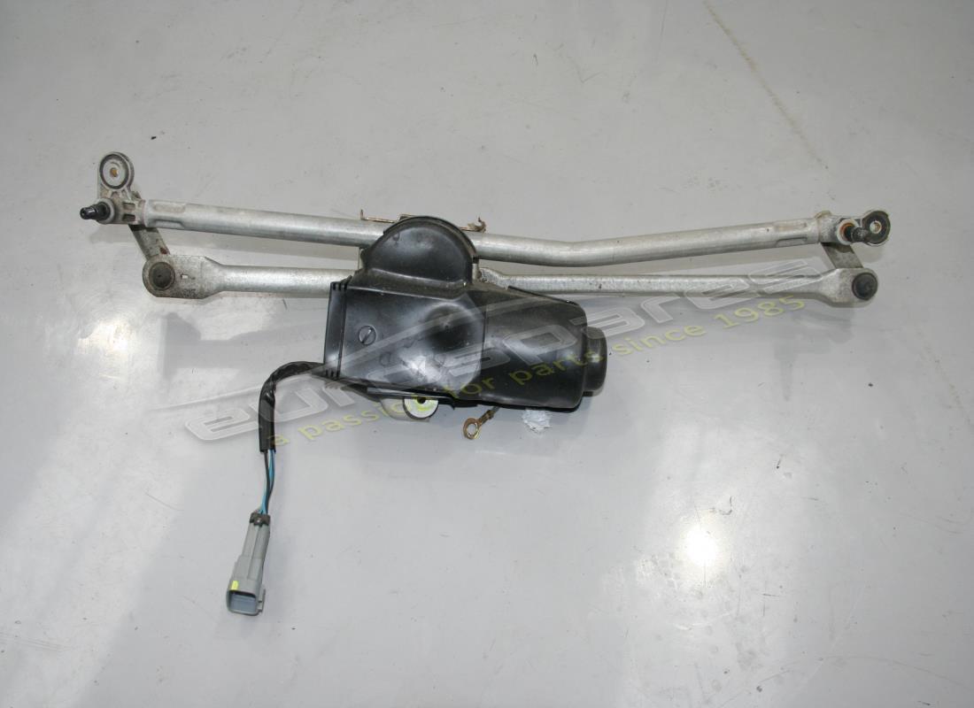 CONJUNTO DE LIMPIAPARABRISAS COMPLETO LHD USADO Maserati. NÚMERO DE PIEZA 67115800 (1)