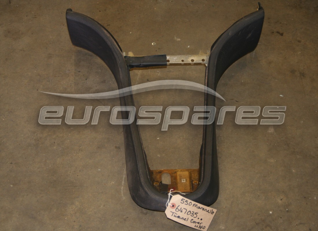 CONSOLA TAPA TÚNEL Ferrari USADA. NÚMERO DE PIEZA 647035.. (1)