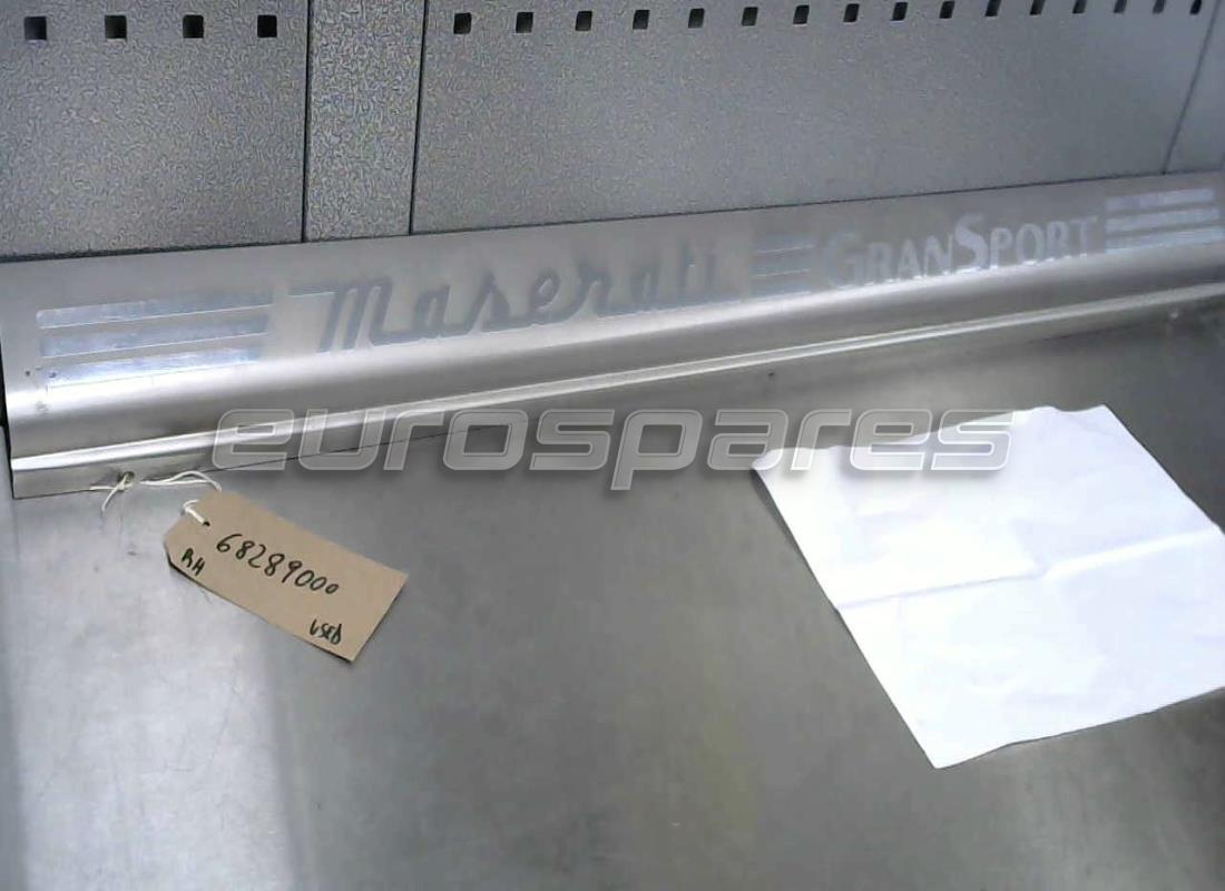 MOLDURA DEBAJO DE LA PUERTA DERECHA Maserati USADA, GRANS. NÚMERO DE PARTE 68289000 (1)