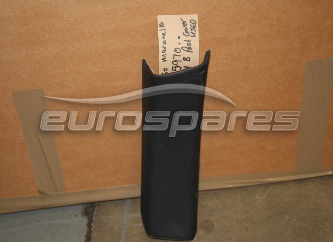 COBERTURA DE POSTE CENTRAL DERECHO Ferrari USADA. NÚMERO DE PIEZA 645970.. (1)