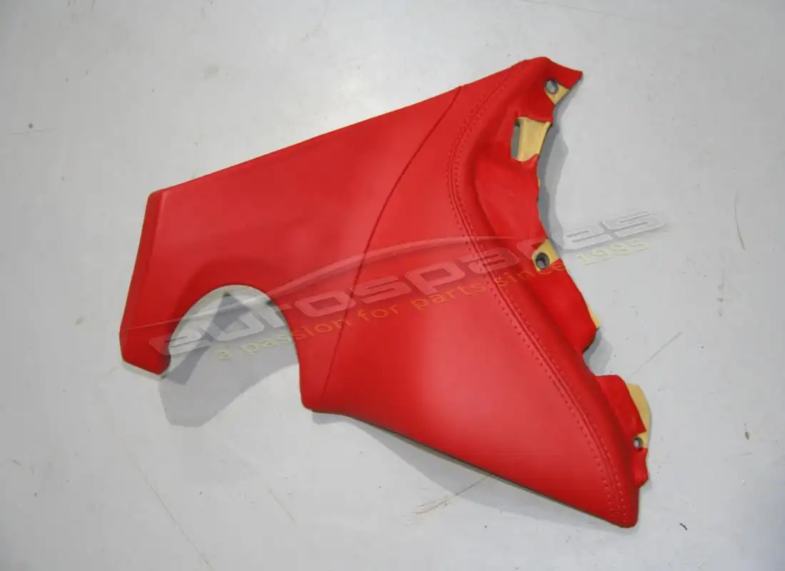TAPA DE VENTILACIÓN DE AIRE LATERAL IZQUIERDA Ferrari USADA. NÚMERO DE PIEZA 844705.. (1)